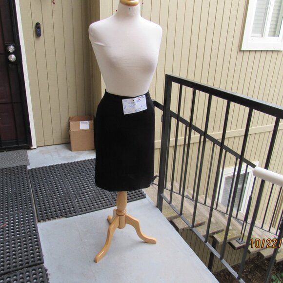 #524  NEW WOMEN'S BLACK KNIT BUSINESS SKIRT BY MISOOK (SIZE 14) - Picture 1 of 3